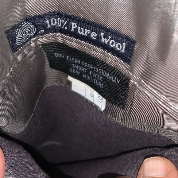 Burberry’s Size 48 L US Blazer in Navy Blue and Gold Buttons. - Picture 10 of 16